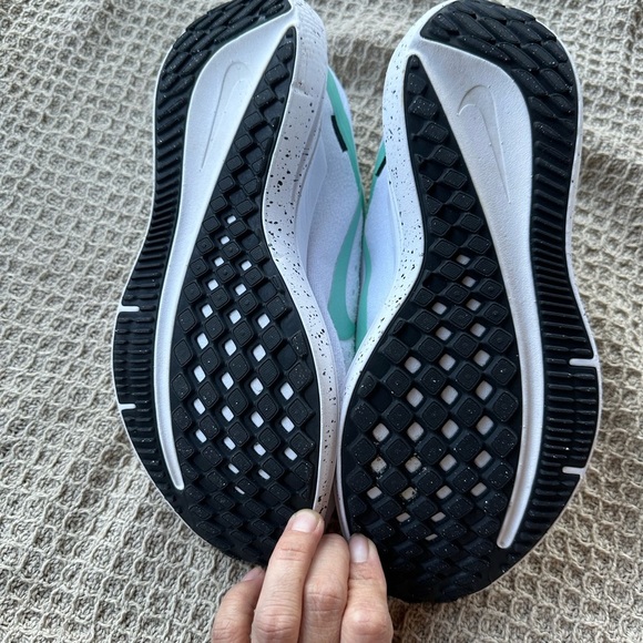 Nike Women's Athletic Shoes in White and Mint - Picture 5 of 6